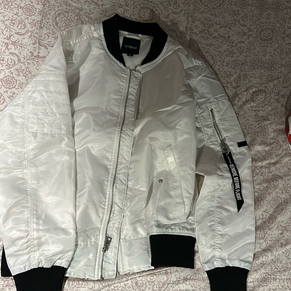 Men’s white windbreaker